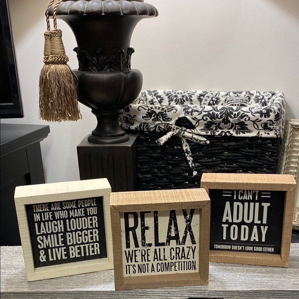 Kohl’s Like New 3 Box Sign Chalkboard Set!